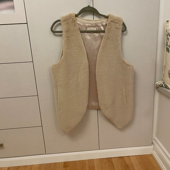 Faux Fur Cream Vest - Picture 2 of 3